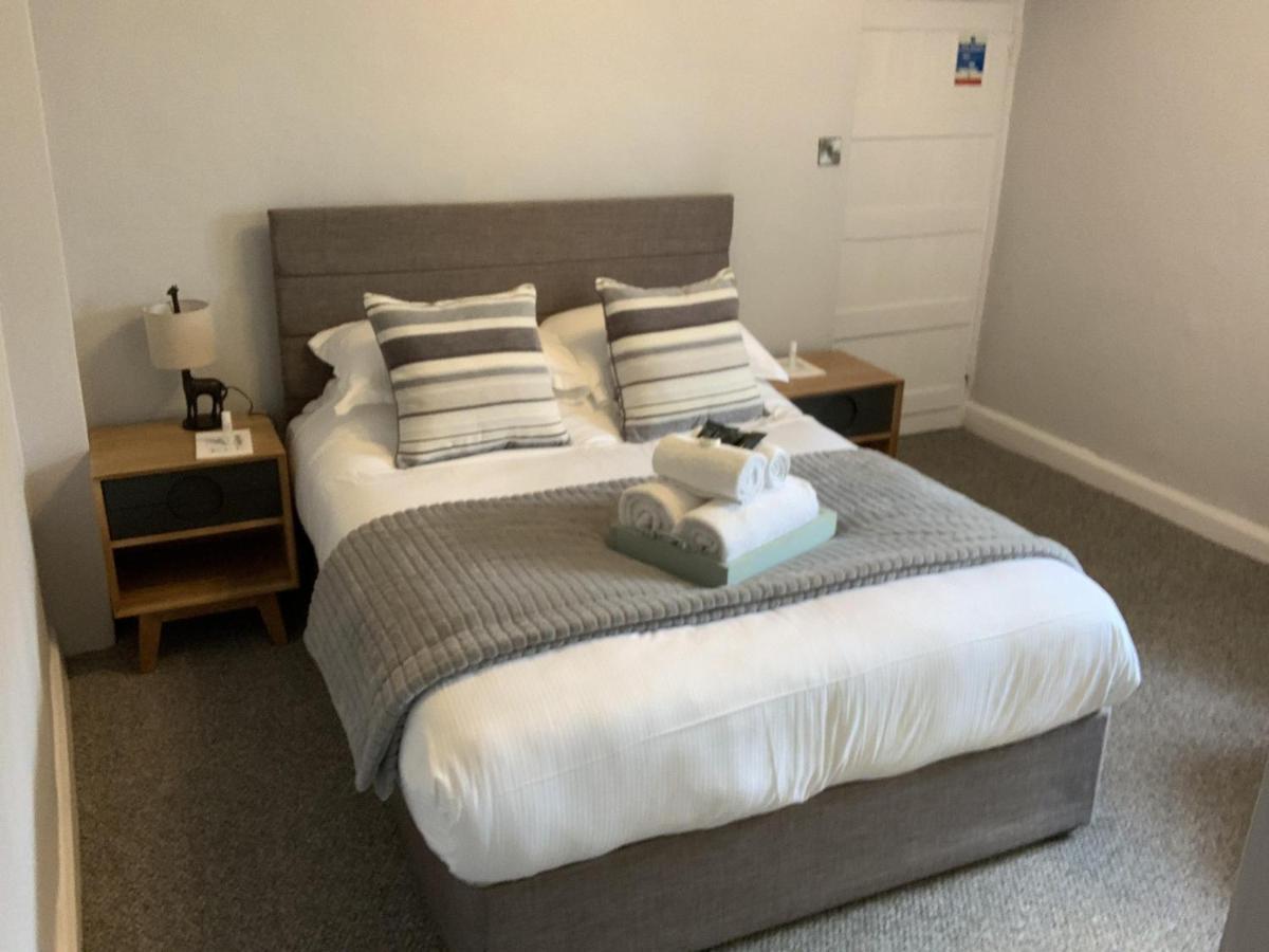 The Rose & Crown Farmhouse Kitchen Nympsfield Quarto foto
